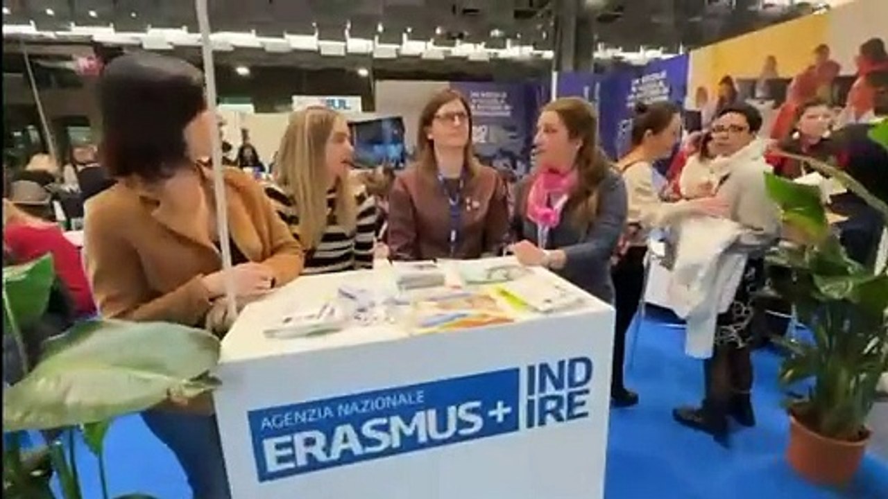 Firenze, il ministro dell'Istruzione alla fiera Didacta: "Grammatica e poesia sono fondamentali"