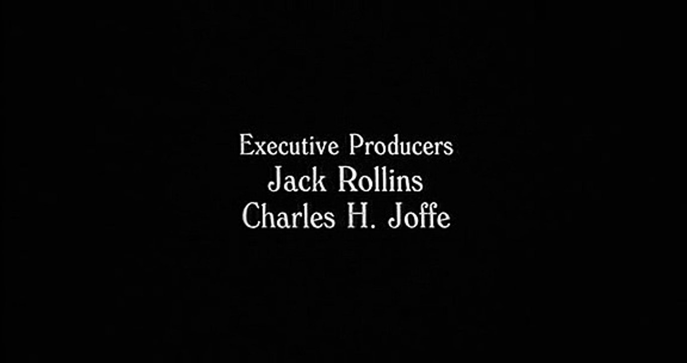 🌫️ Sombras y Niebla (Shadows and Fog) (1991) – PELÍCULA COMPLETA en ESPAÑOL LATINO / CASTELLANO HD 🎭🔦