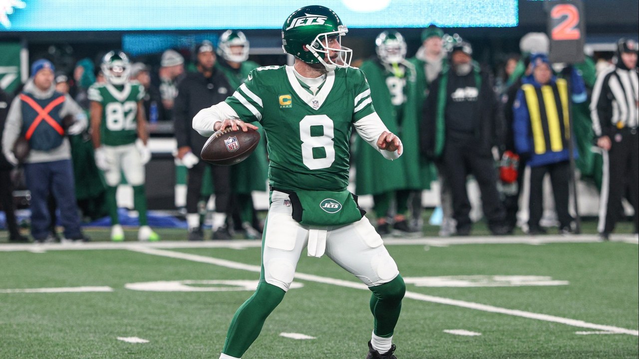 Aaron Rodgers' Mysterious Beach Walk Raises Questions