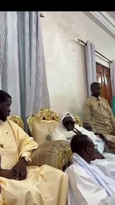 President Diomaye Faye rend visite au Khalife Serigne Mountakha