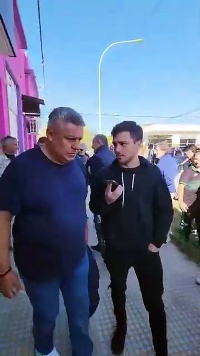 El Chiqui Tapia visita Bahía con donaciones y maquinaria de limpieza