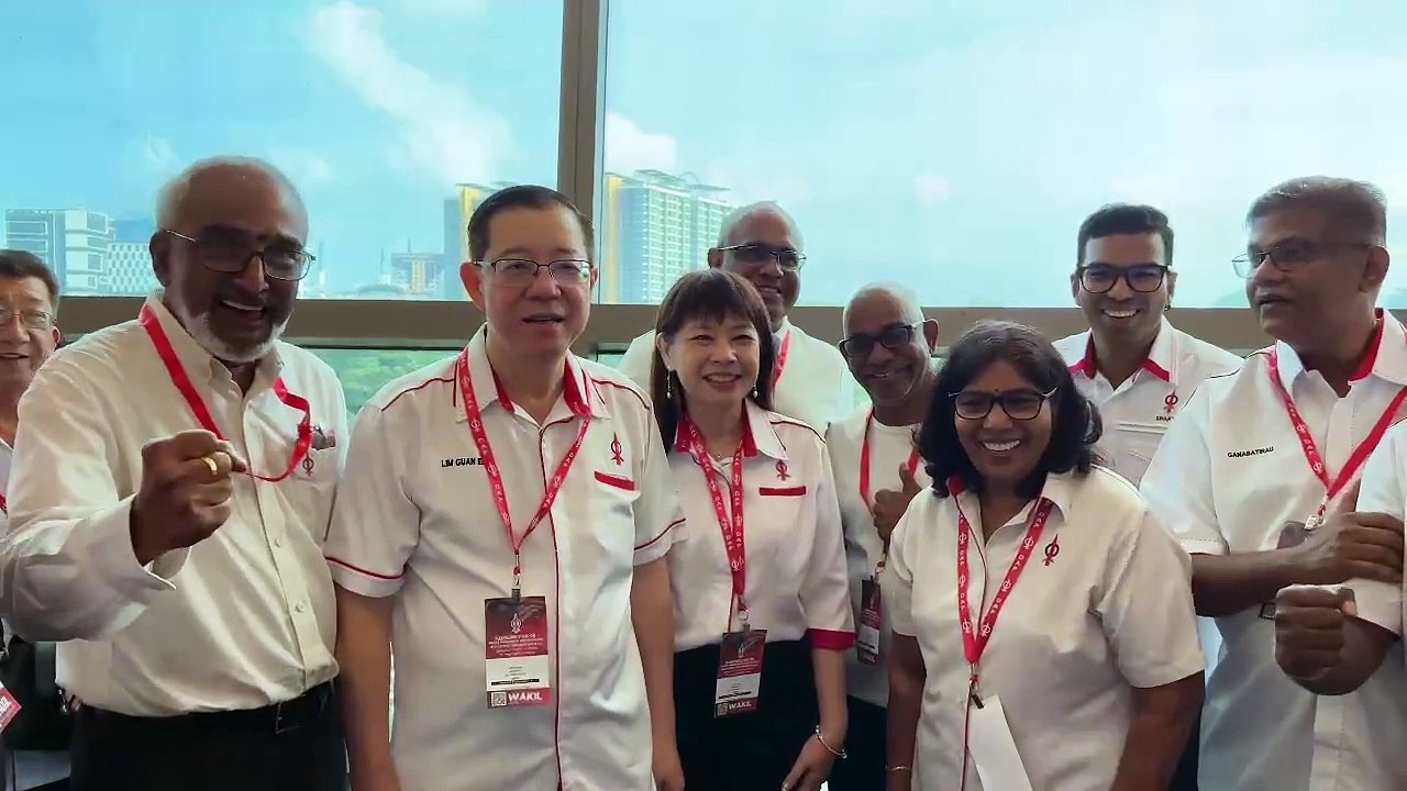 行动党党选 | 林冠英与林慧英抵达会场  支持者合照力挺