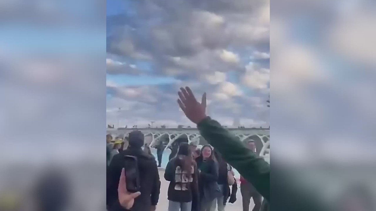 Burlas a Vinicius en las fallas