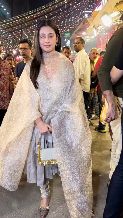 Isha Malviya At Mohammed Ali Road To Enjoy Ramzan