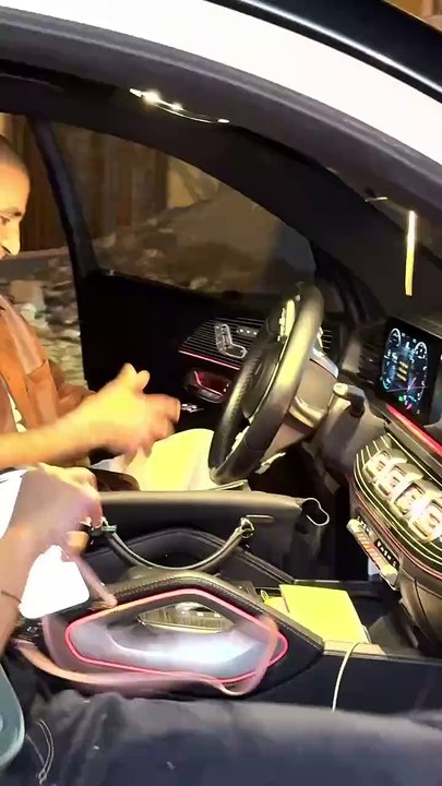 هدية فارهة من أحمد سعد لزوجته علياء بسيوني