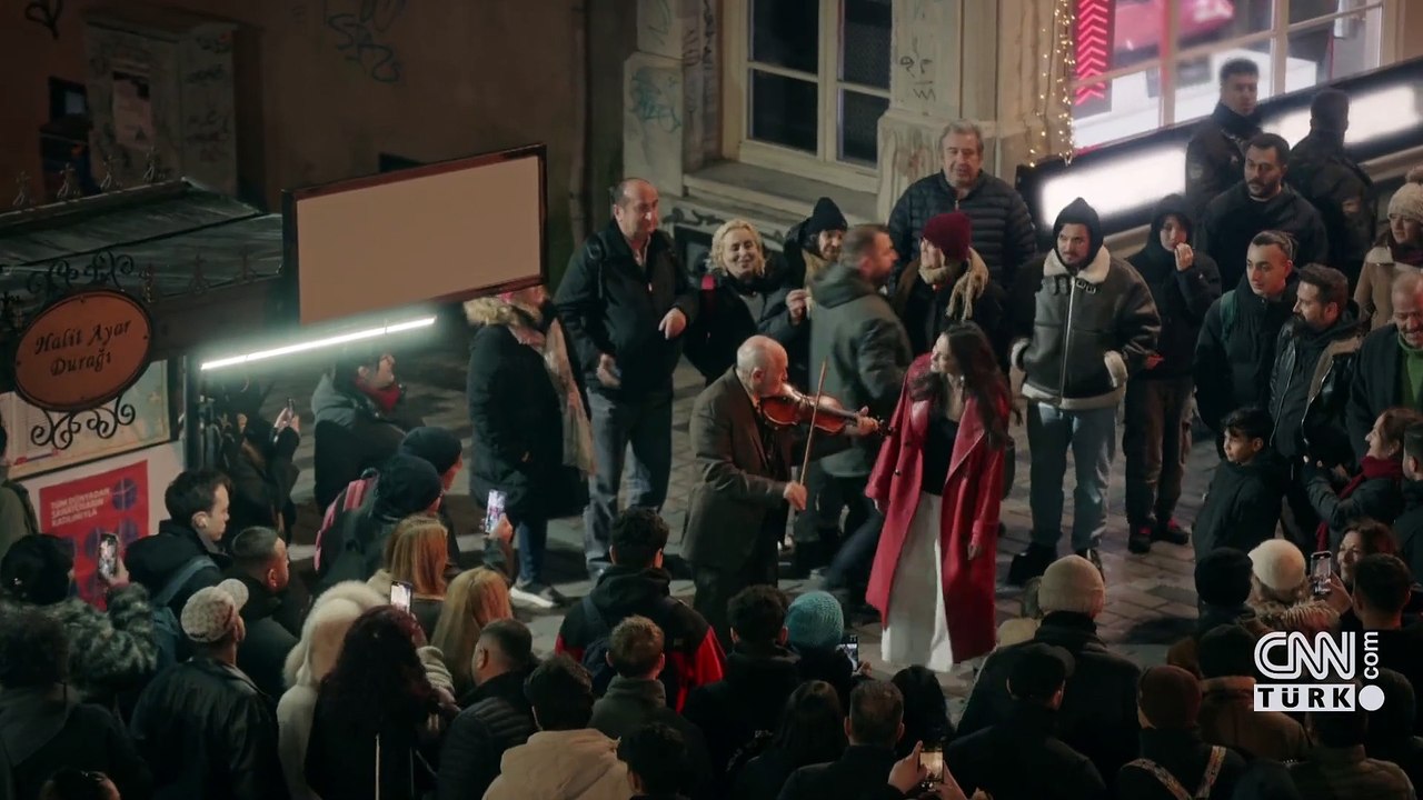 İstiklal’de Demet Özdemir rüzgarı esti