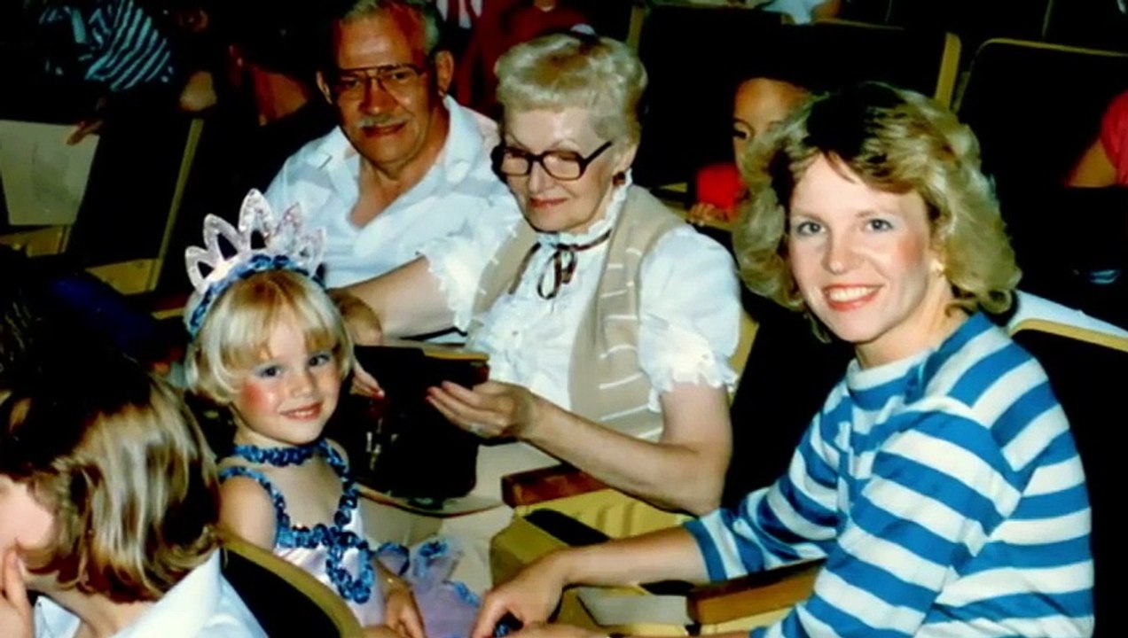 Finding Your Roots - S11E07 - The Ties That Bind