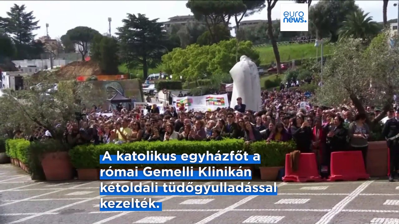 Ferenc pápa megjelent a nyilvánosság előtt és megáldotta az érte imádkozókat