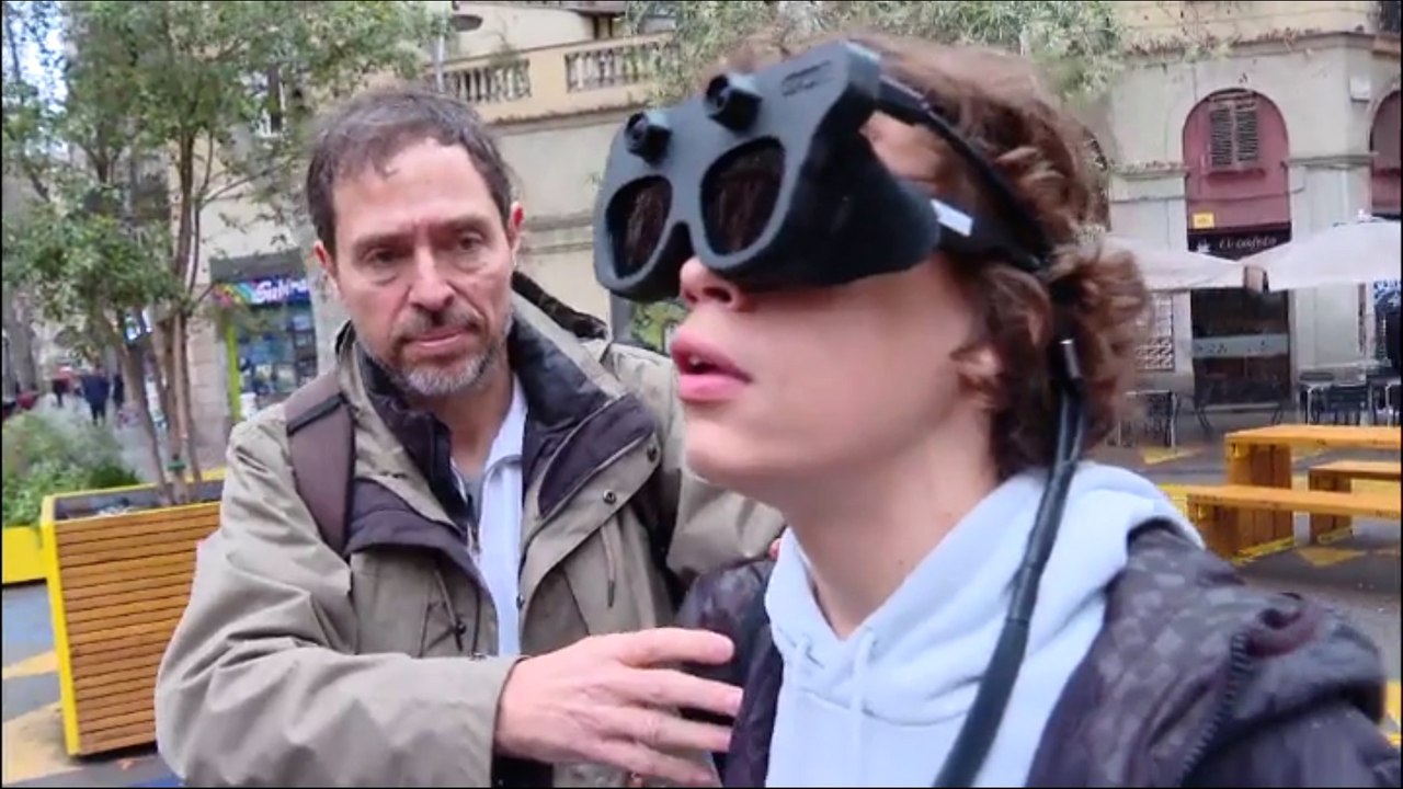 Así son las gafas con IA para personas con baja agudeza visual