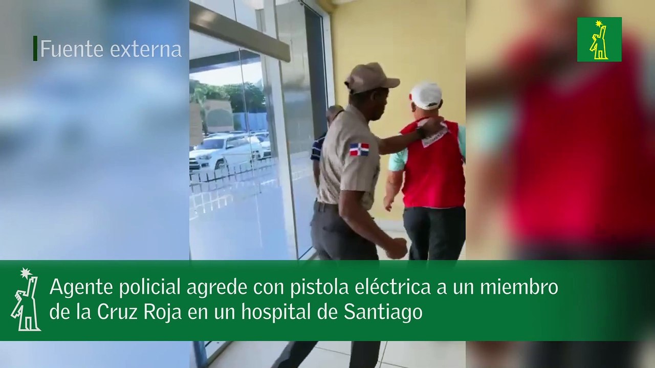 Agente policial agrede con pistola eléctrica a un miembro de la Cruz Roja en un hospital de Santiago