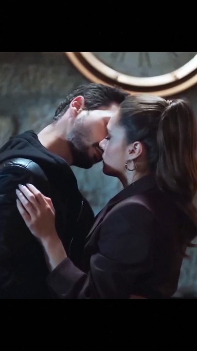 Romantic Couple Kissing 💕