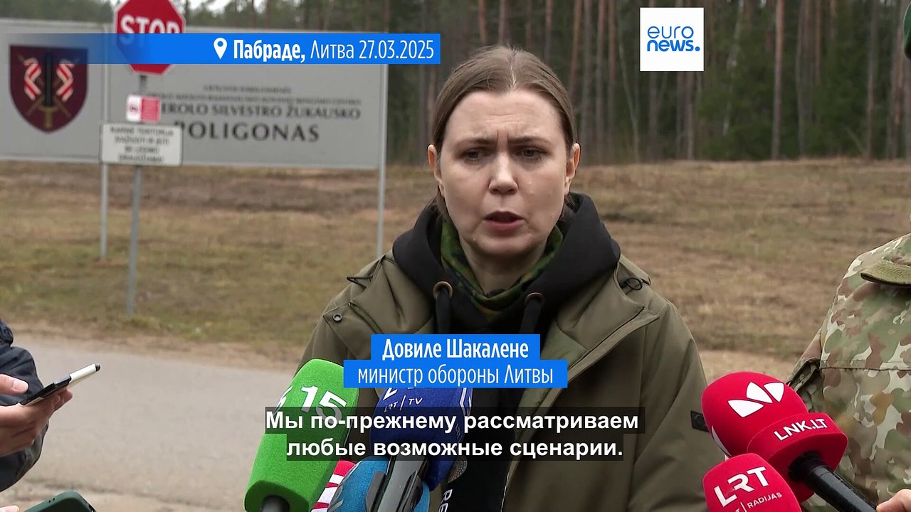 Поиски американских солдат в Литве: спасатели пытаются вытащить затонувшую бронемашину из болота