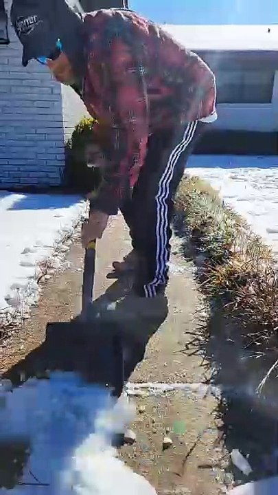 Snow in Florida! 🤪 🥶 It's still crazy to me that we received so much snow ❄️ 💯#lawncare #satisfying #beforeandafter #asmr#snow #snowday#connerlawnandmaintenance