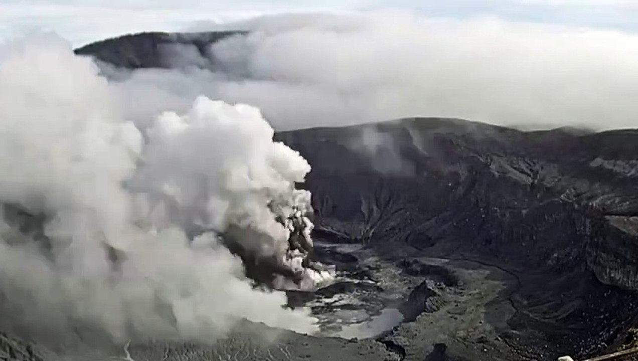 ext-volcan-poas-erupcion-280325