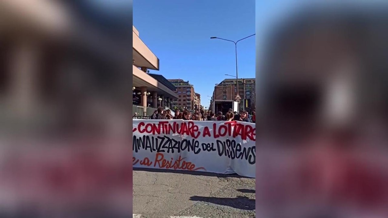 Torino, presidio al tribunale: in arrivo la sentenza di primo grado del processo a 28 militanti dell'Askatasuna