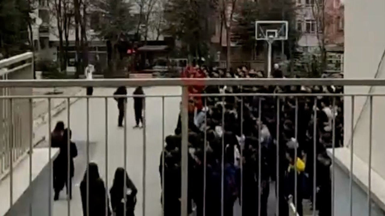 Skandal iddia: Gençliğe Hitabe'yi okuyan öğrenciler okuldan atıldı