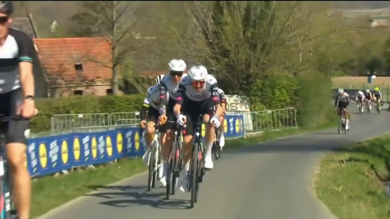 Cyclisme - Tour des Flandres 2025 - Tadej et son équipe UAE Team Emirates XRG en pleine répétition dans le Vieux Quaremont !
