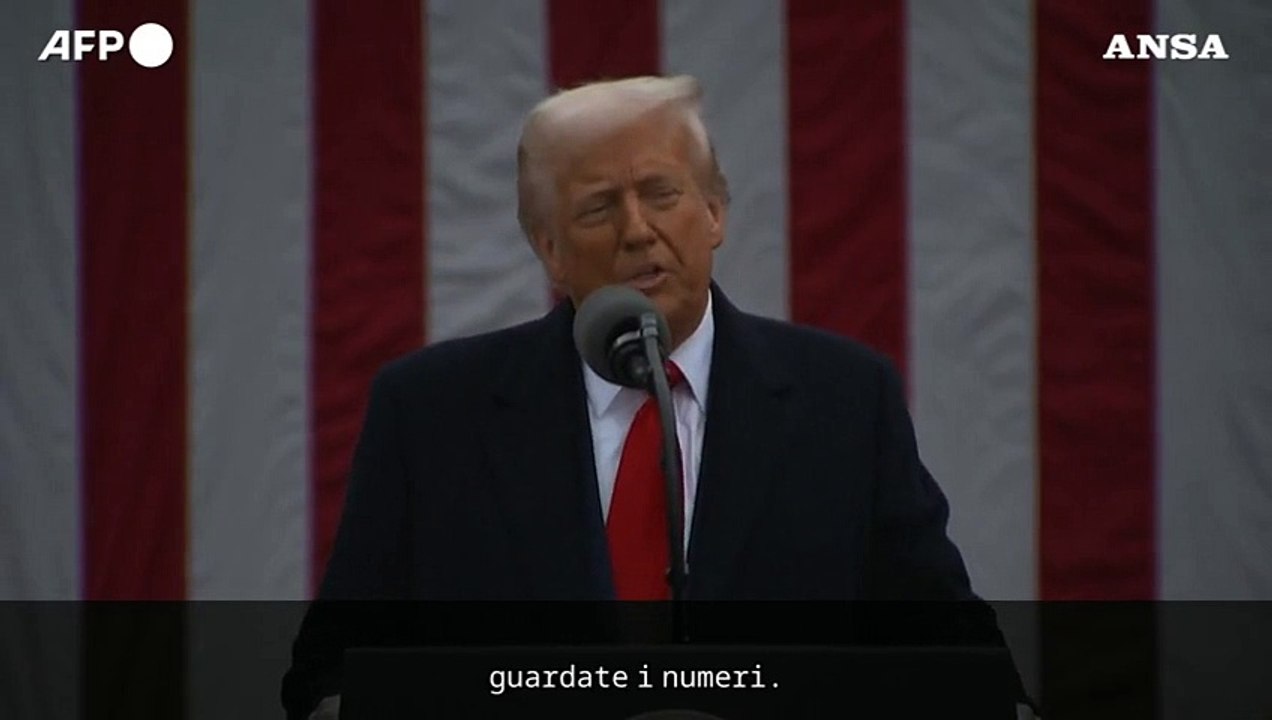 Dazi, Trump: "Stabiliremo una tariffa minima di base del 10%"