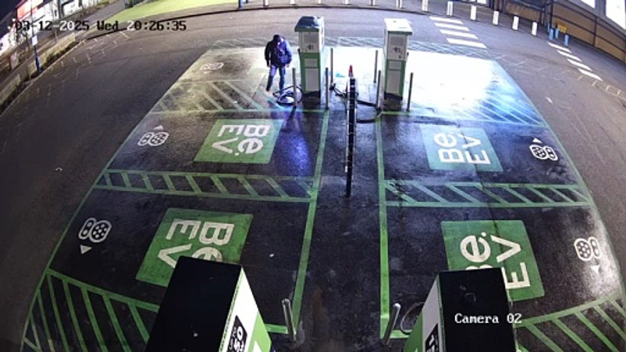 This is the moment a thief sawed throug the cables of a EV charging station in Wednesbury