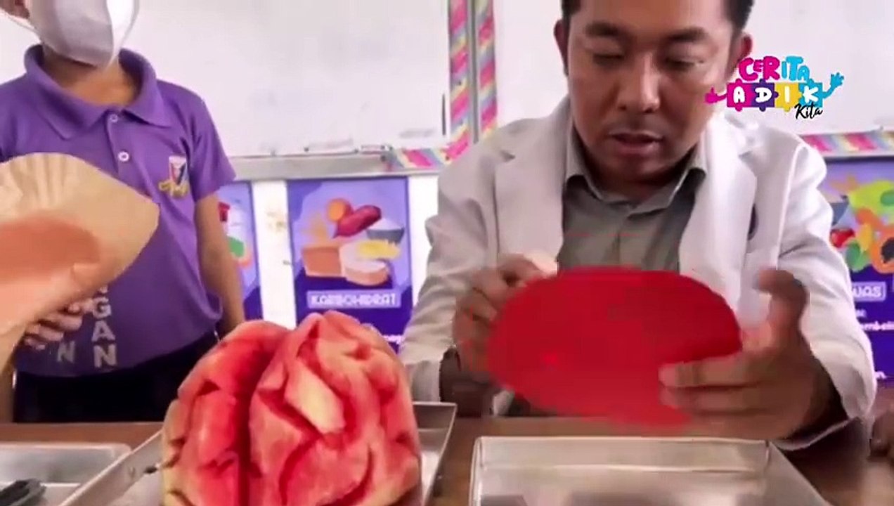 Cikgu jadi doktor bedah dalam kelas bahasa