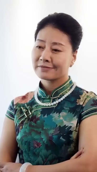 The CEO interviewed his fiancée but fell in love with Cinderella at first sight!Korean Drama.kiss.