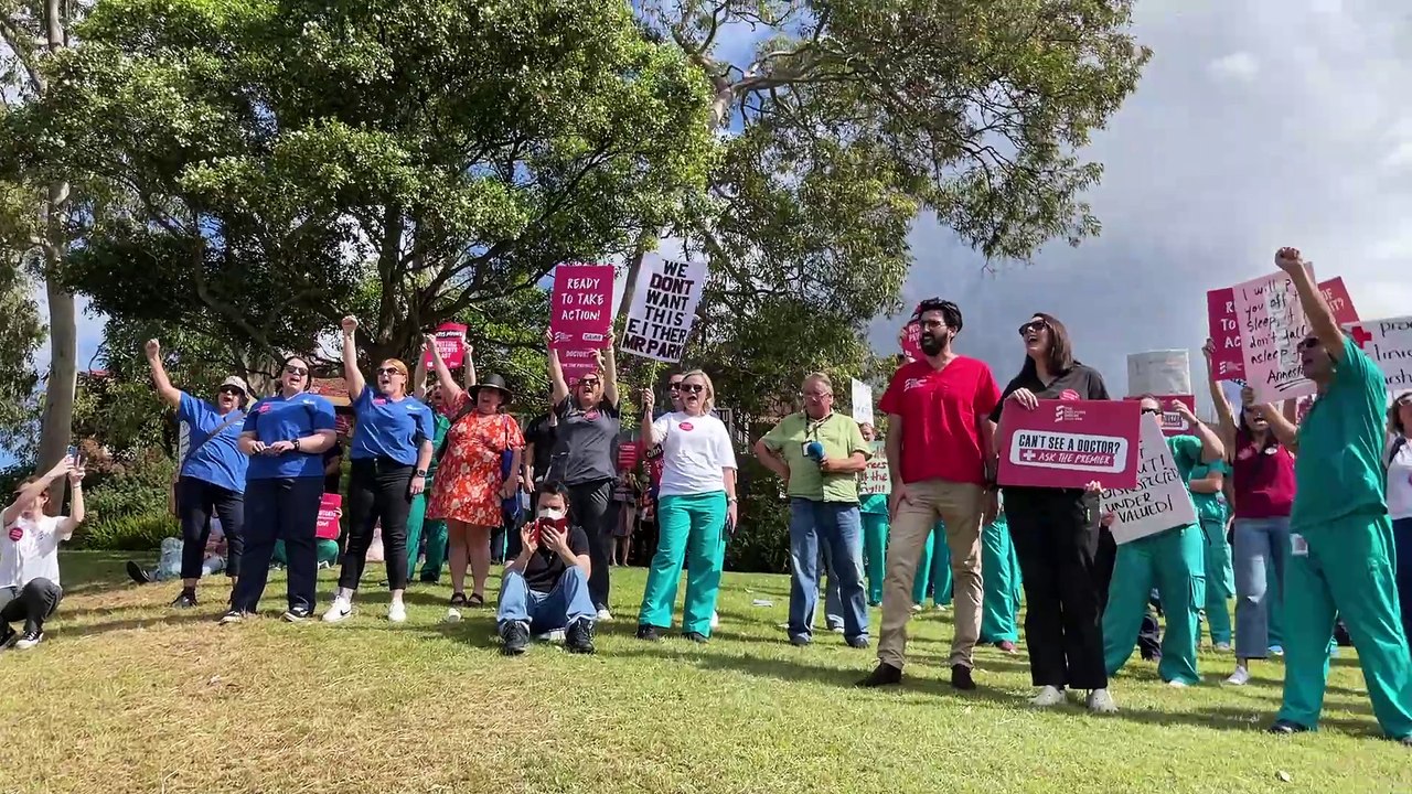 Doctors rally at John Hunter Hospital