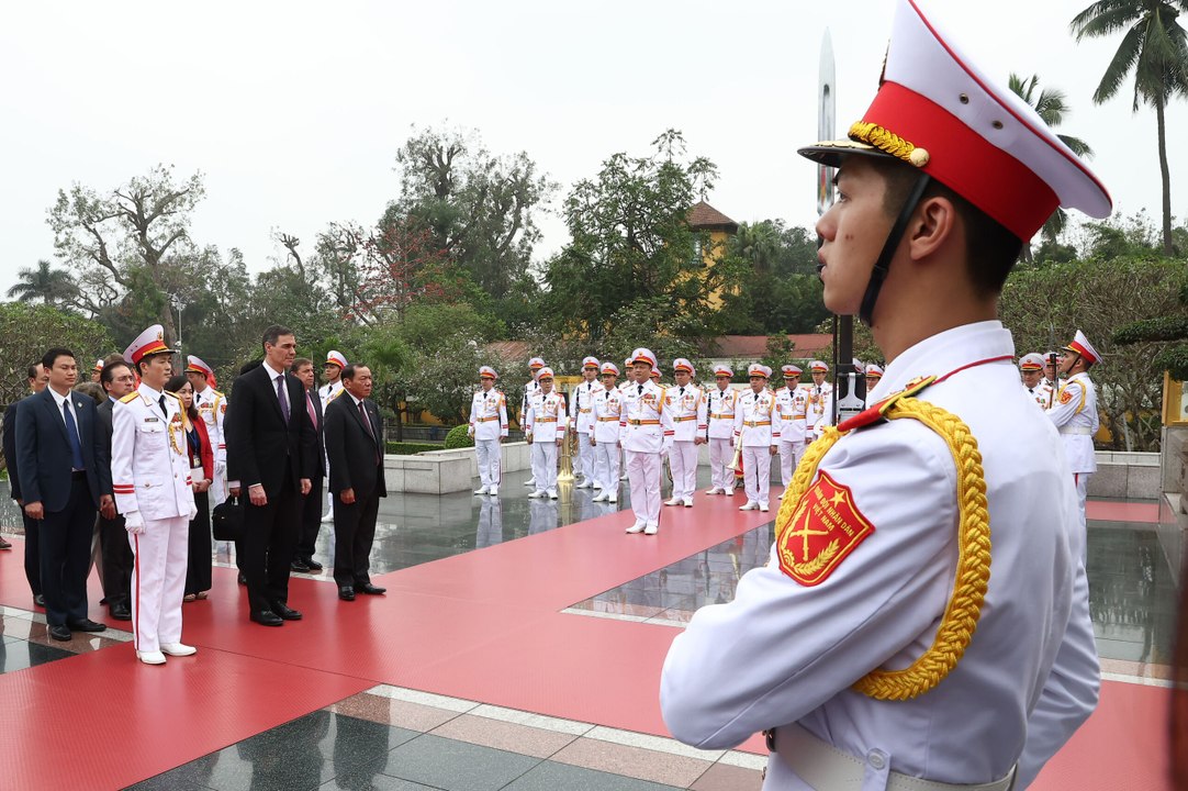 Firma Carlos Cuesta. Sánchez solo se atreve con Franco