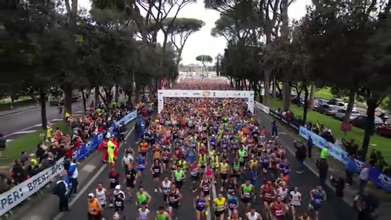 Corsa su strada: ecco le immagini più belle dell'Appia Run 2025 vinta da Daniele Meucci e Angela Mattevi