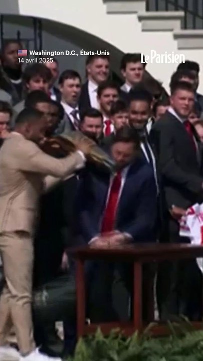 J.D. Vance fait tomber un trophée universitaire