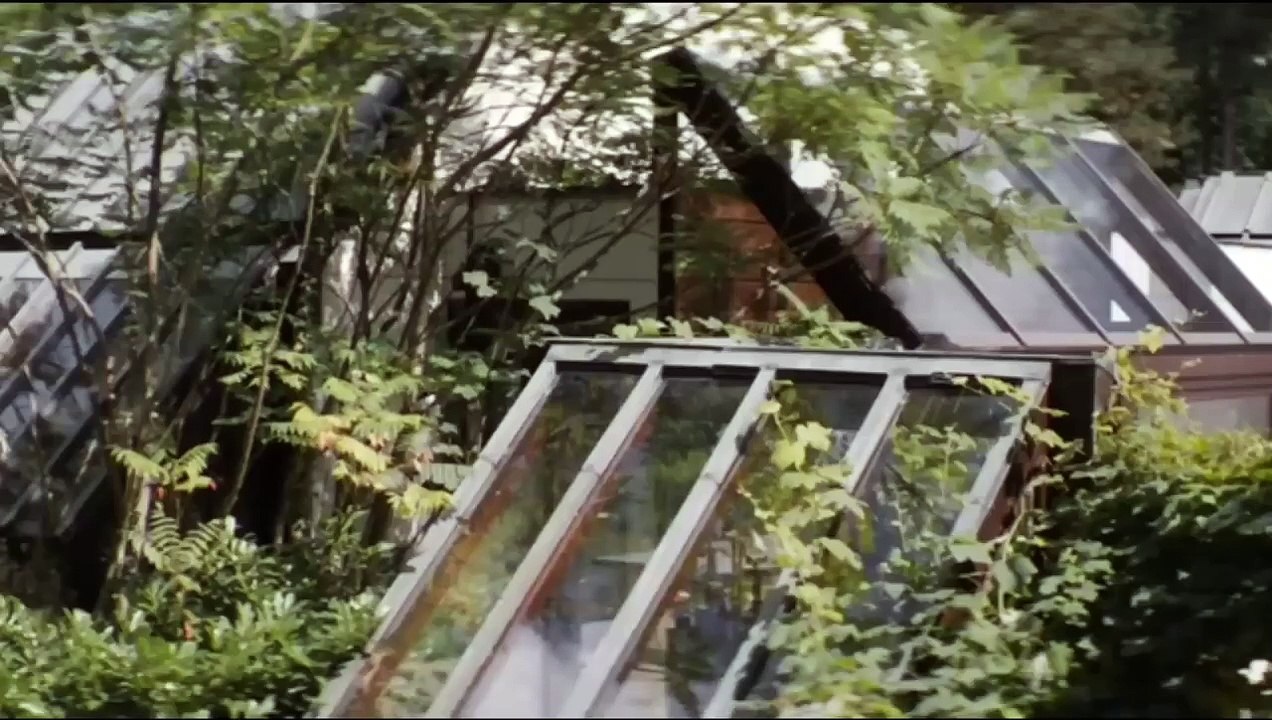 Servant fell in love with his stepmother.