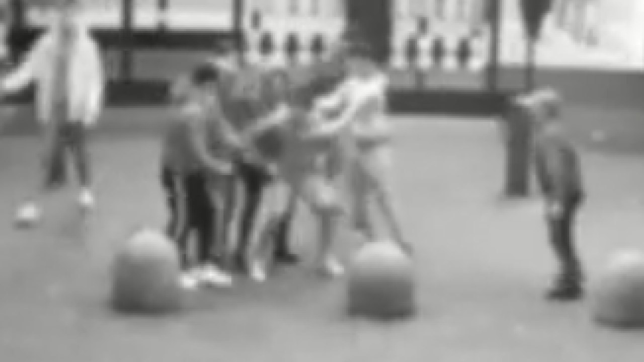 Così i 'maranza' rapinavano i coetanei a Vimercate: la vittima veniva accerchiata, malmenata e derubata