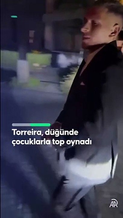 Lucas Torreira, düğünde futbol oynadı