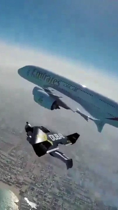 This dude flying in a jet-powered wingsuit right next to the A380 at over 250 kmh!