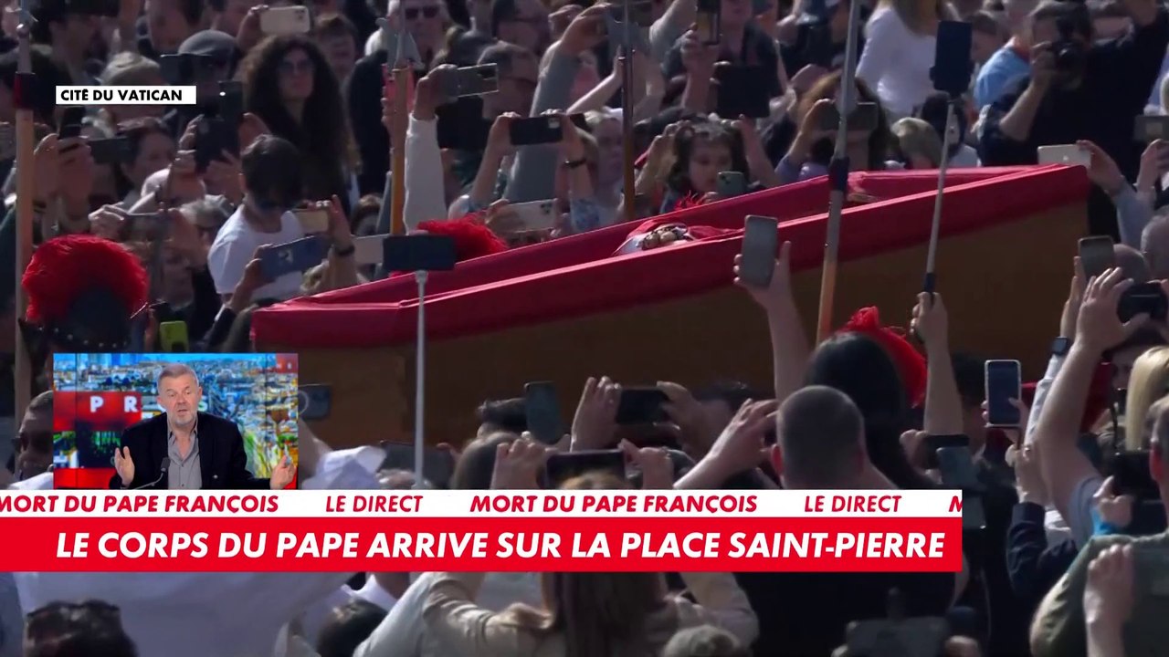 Eric Naulleau compare la stature historique de Jean-Paul II à celle de François