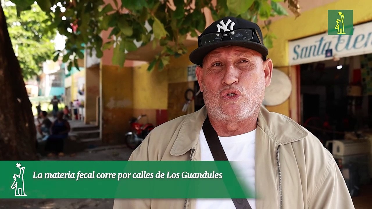 La materia fecal corre por calles de Los Guandules