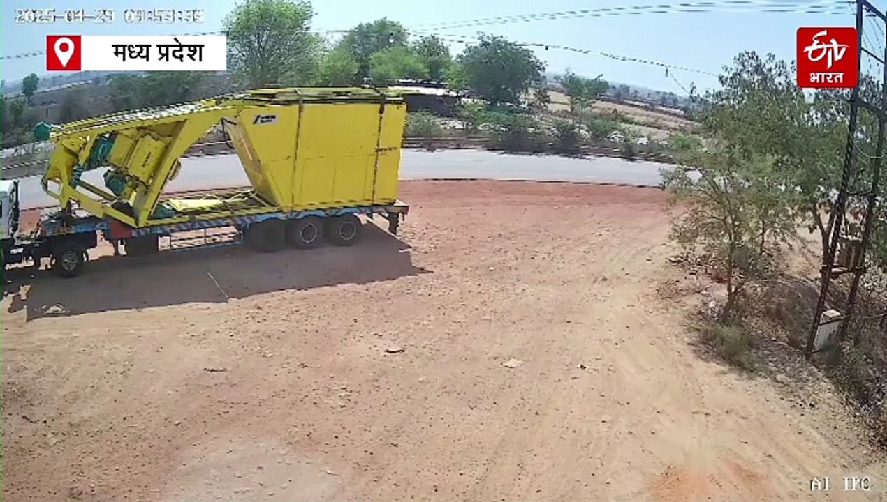 एक्शन फिल्म की तरह शिवपुरी में पलटी स्कॉर्पियो, देखें वीडियो