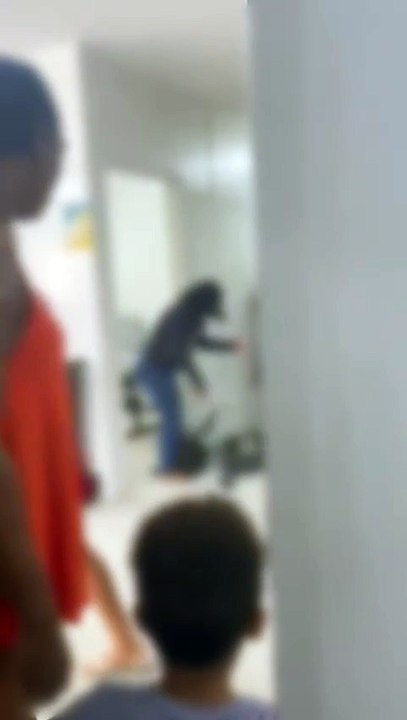 Mulher promove quebra-quebra em posto de saúde de Maceió