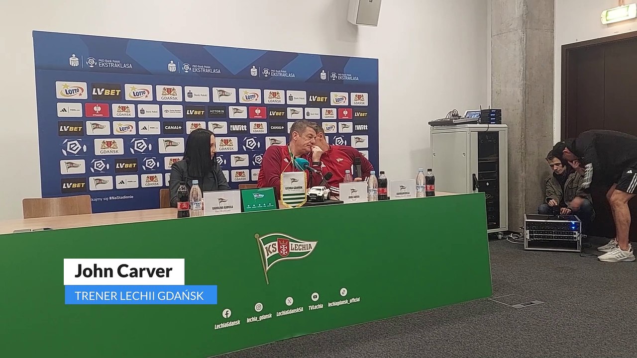 John Carver: To trudna i dziwna sytuacja, ale skupiam się na piłce nożnej