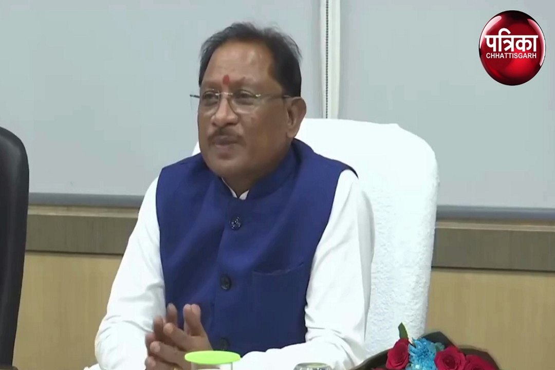 सरेंडर नक्सलियों और नक्सल हिंसा पीड़ितों को दी गई पीएम आवास योजना की पहली किस्त