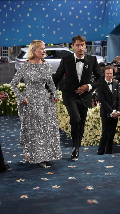 Pamela Anderson MET GALA