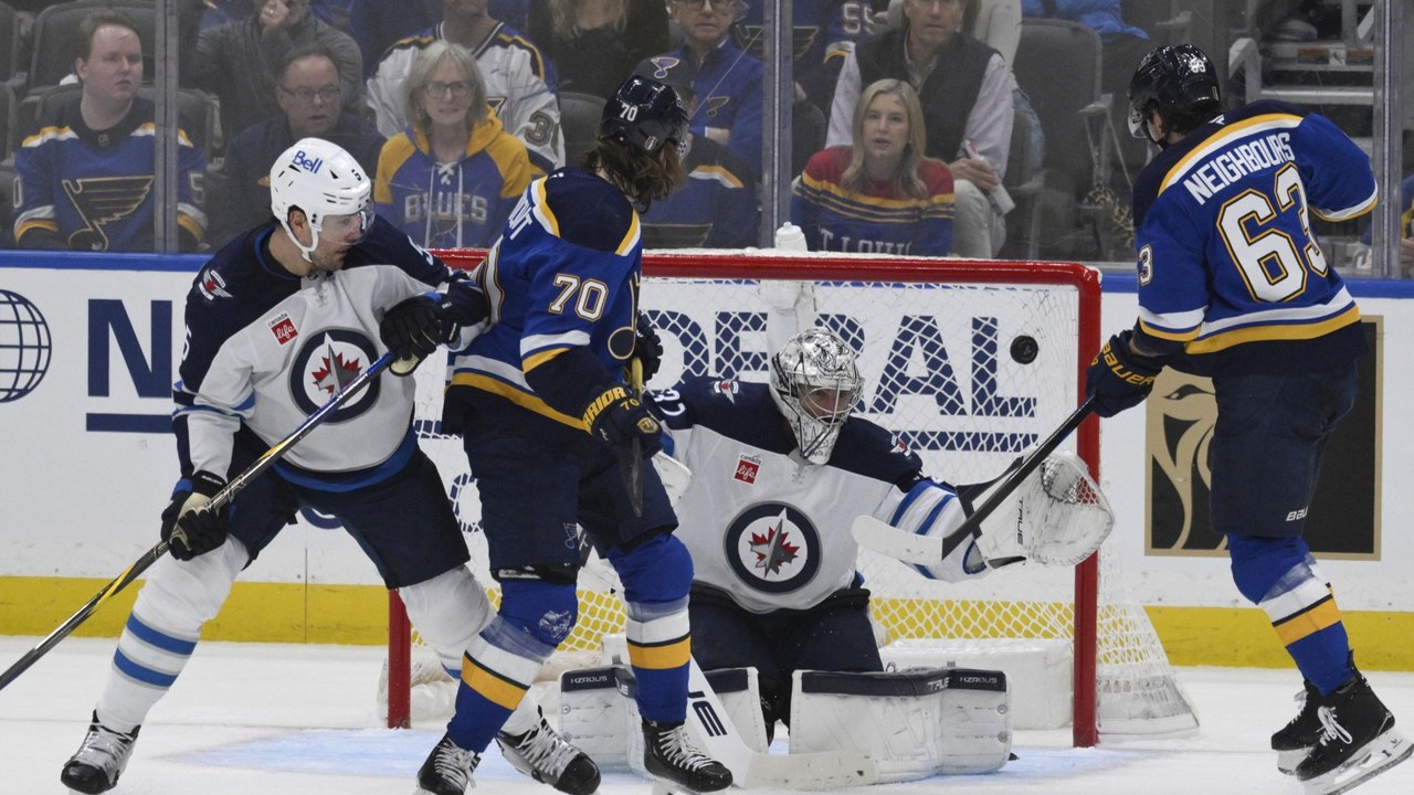 Life of a Goalie: Choices and Distractions Explained