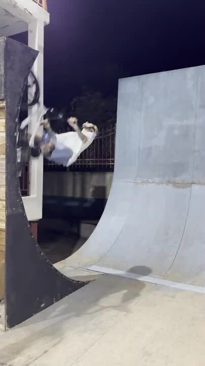 Man Performs Quintuple Loop on His Bike and Lands Smoothly