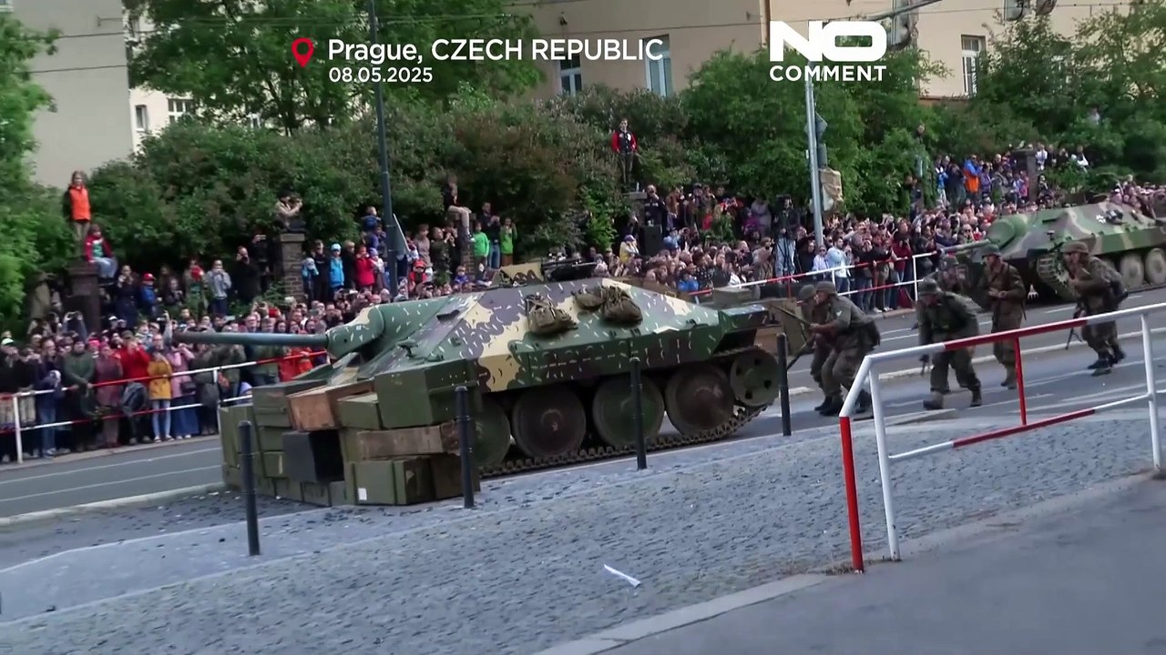 Прага отметила День Победы реконструкцией восстания 1945 года против нацистов