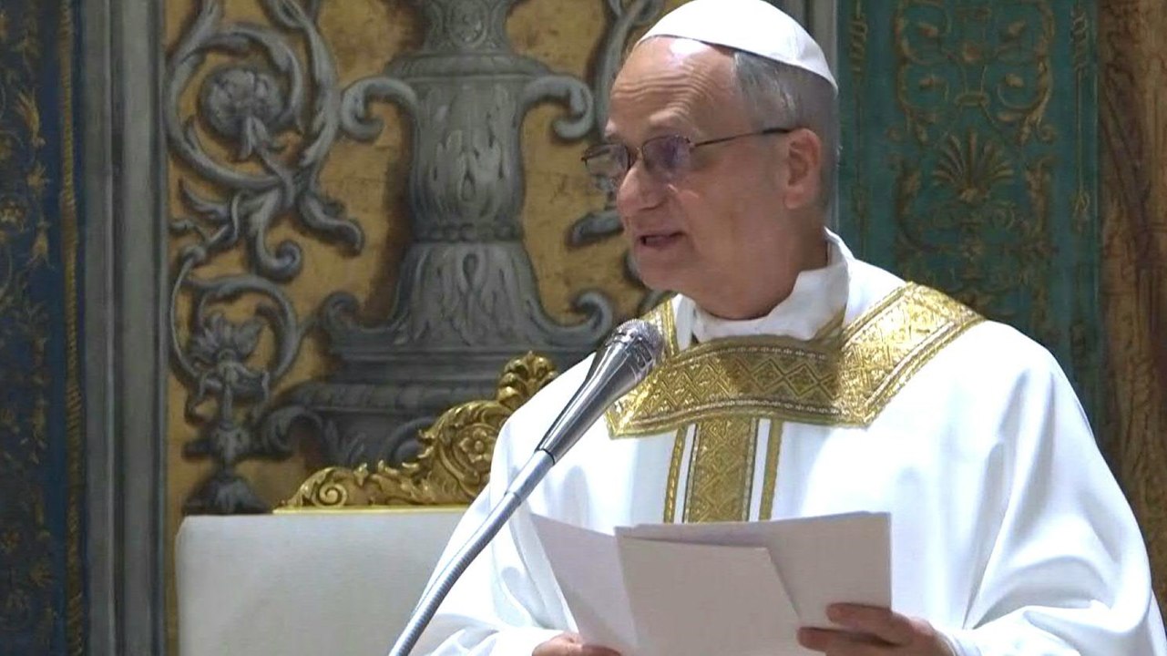 Papst Leo XIV. beklagt in erster Messe "Streben nach Macht und Vergnügen"