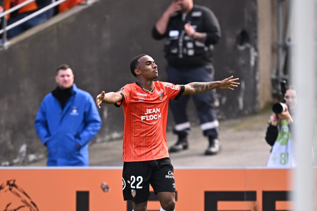 Ligue 2 : Lorient sacré champion de Ligue 2 en balayant Martigues