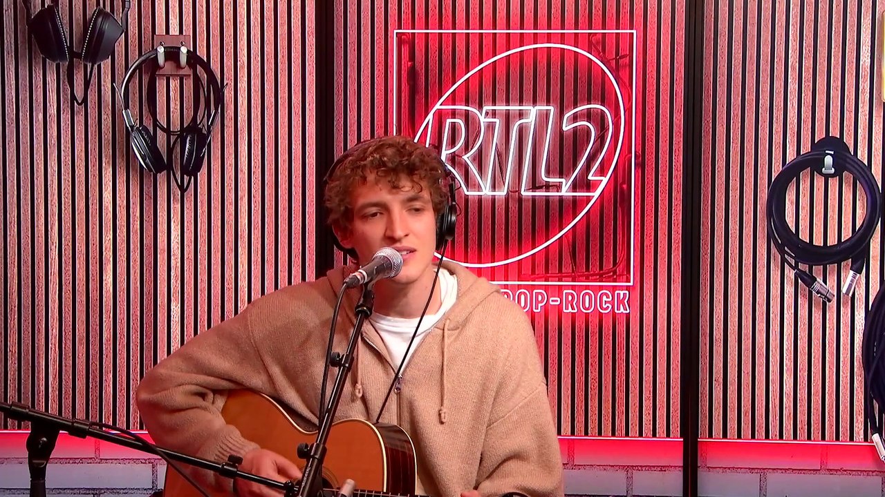 LIVE - Aliocha Schneider reprend "Here Come The Sun" des Beatles dans #LeDriveRTL2 (13/05/25)
