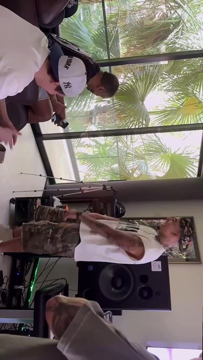 Veigh e Timbaland trabalham juntos em estúdio