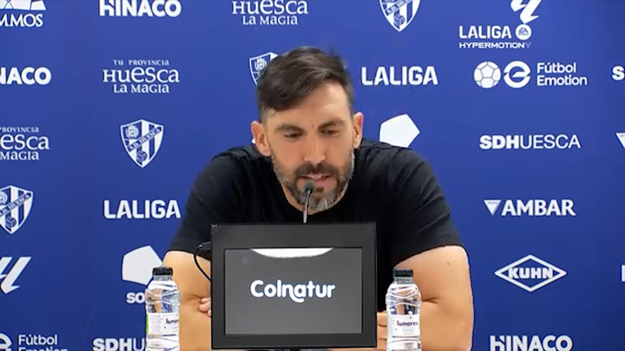 Monumental enfado de Eder Sarabia con el árbitro del Huesca-Elche