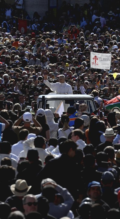 POPE LEO XIV FIRST RIDE IN POPEMOBLIE