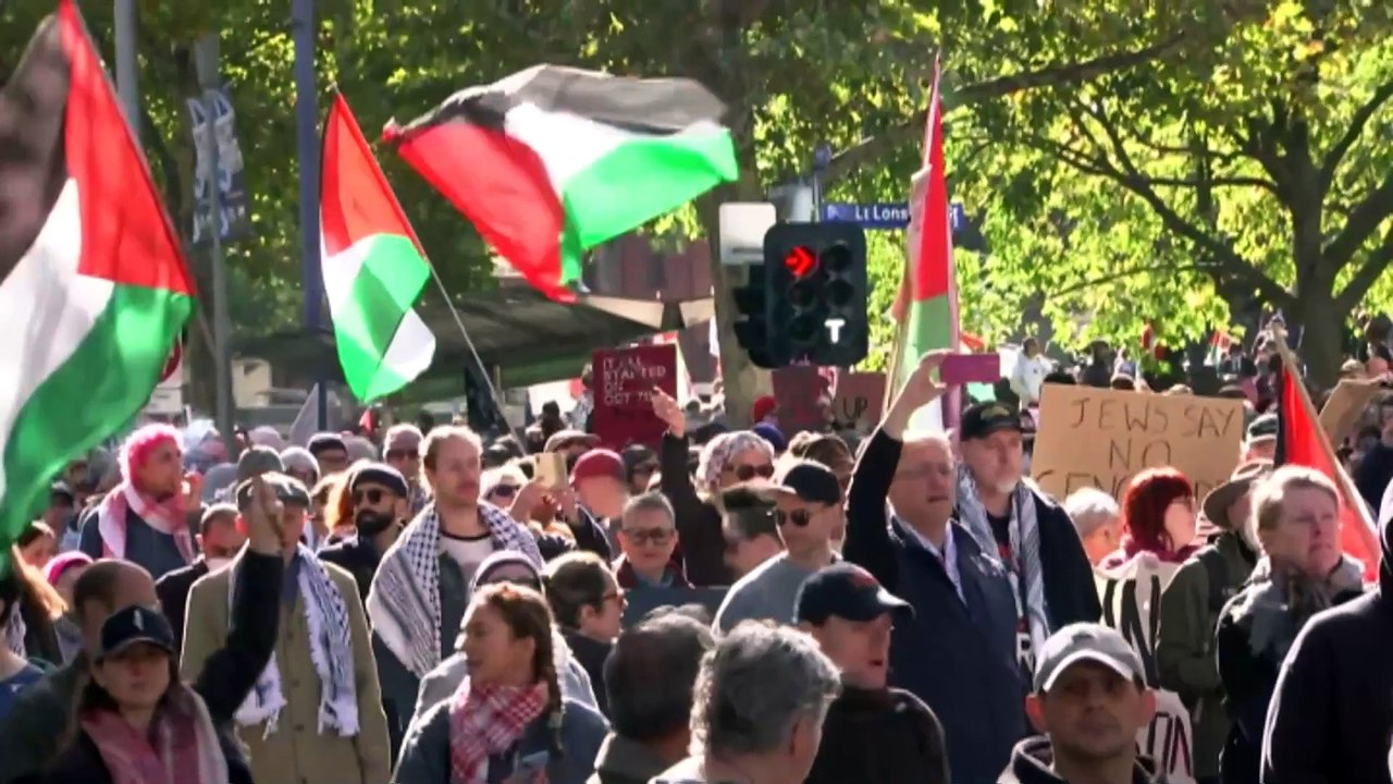 Thousands protest through the streets of Melbourne to mark the Nakba